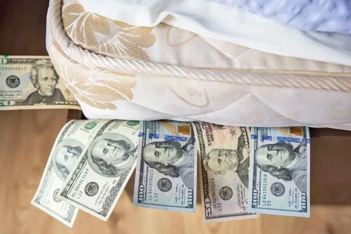 Ahorristas enfrentan crisis: la compra de dólar ahorro se desploma a mínimos históricos