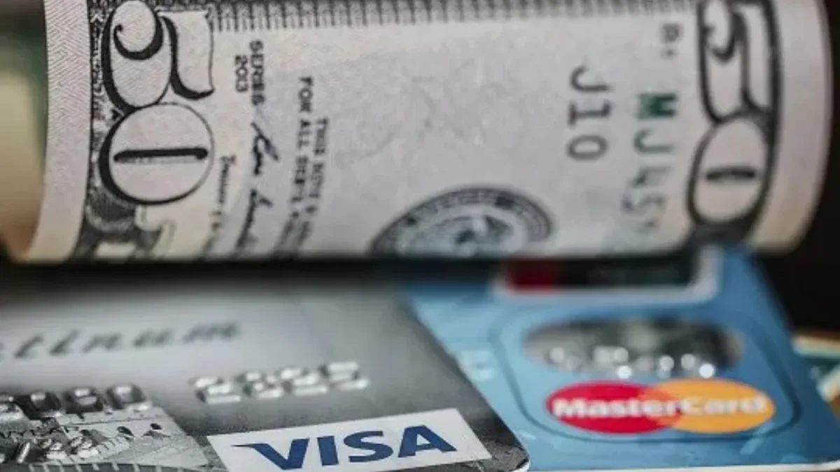 Consumidores aún enfrentan recargo del 30% en compras con dólar tarjeta