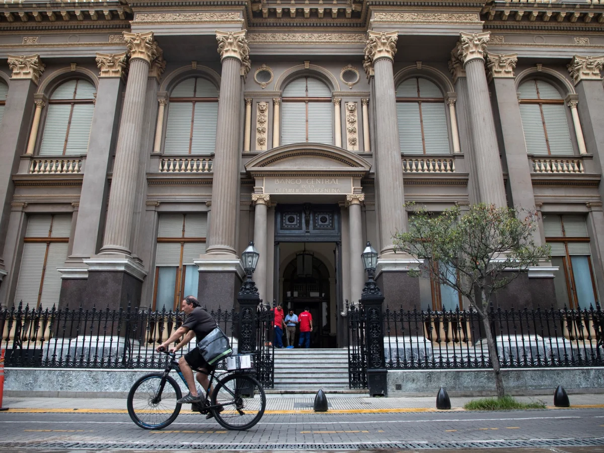 Crisis de confianza: Funcionarios del BCRA desafían investigaciones sobre el dólar barato