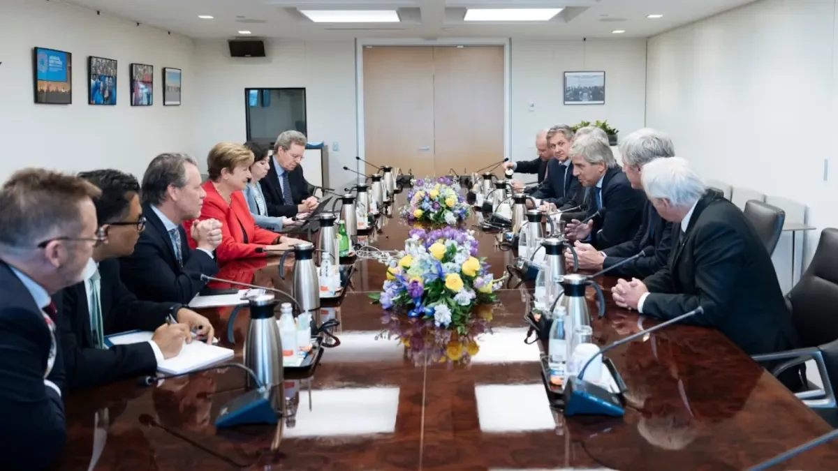 Desafíos para el gobierno: el FMI analiza la efectividad del plan de Caputo