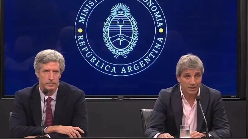 El BCRA reitera la necesidad de reestructurar la deuda externa tras controversia con Caputo