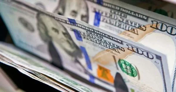 El dólar blue retrocede $30 esta semana, pero el mercado sigue inquieto ante la inflación