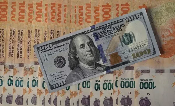 El dólar blue se dispara hoy, intensificando la presión sobre el ahorro local.