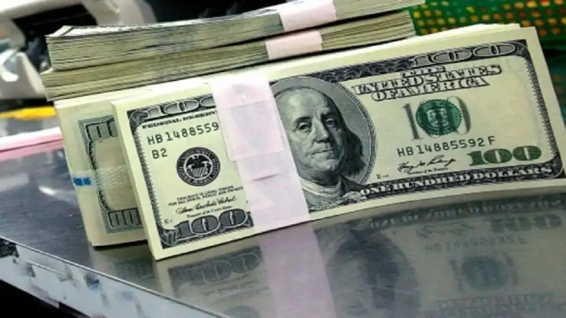 El dólar blue se dispara y afecta las decisiones de ahorro de los argentinos hoy