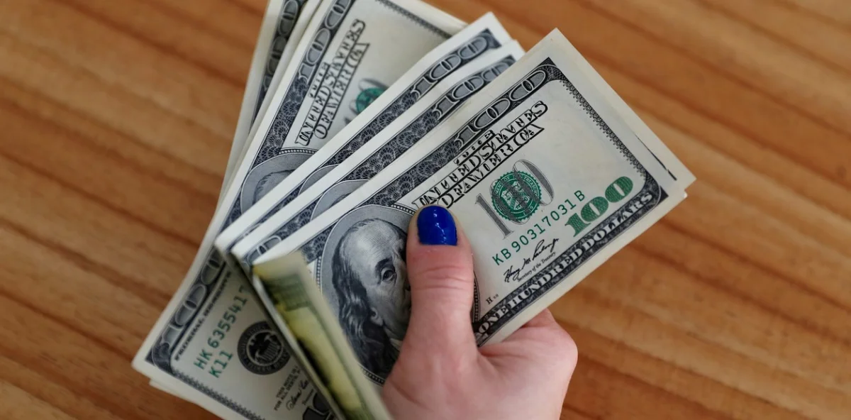 El dólar MEP se estabiliza, generando expectativas entre los ahorristas este fin de semana.