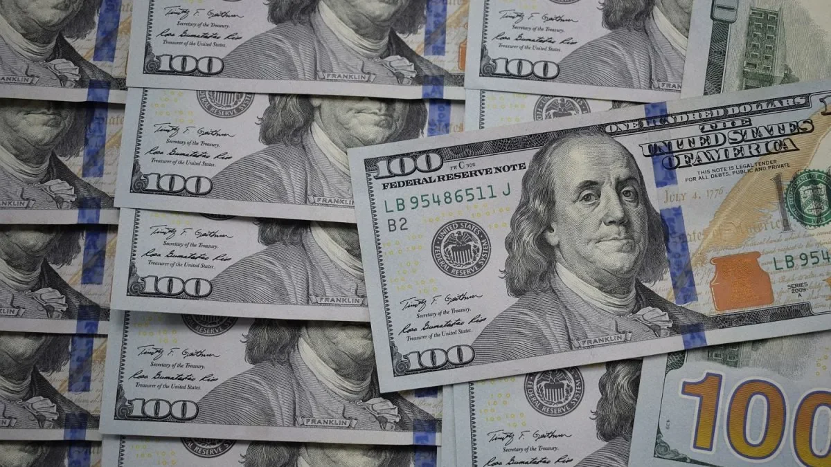El dólar oficial alcanza un nuevo máximo mientras el blue sigue en aumento