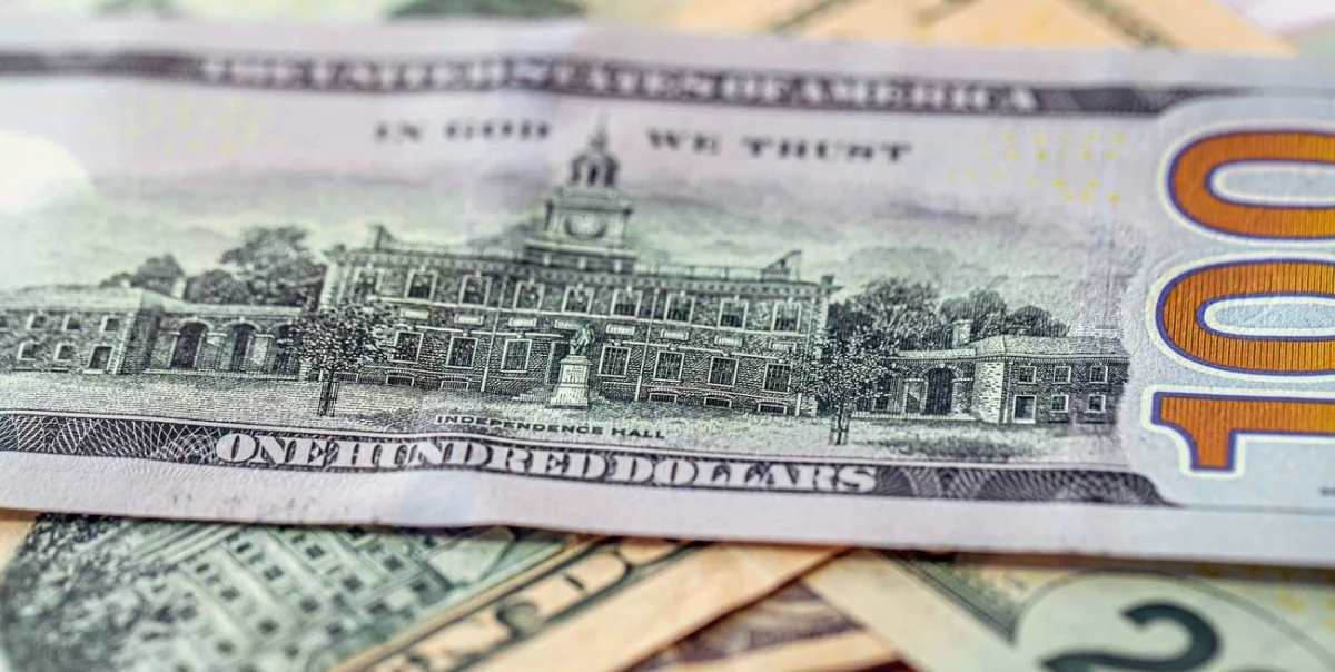 El dólar oficial se mantiene estable mientras el blue genera incertidumbre en el mercado