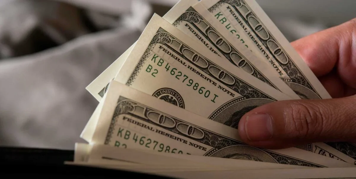 El dólar oficial y blue marcan diferencias significativas en la cotización actual