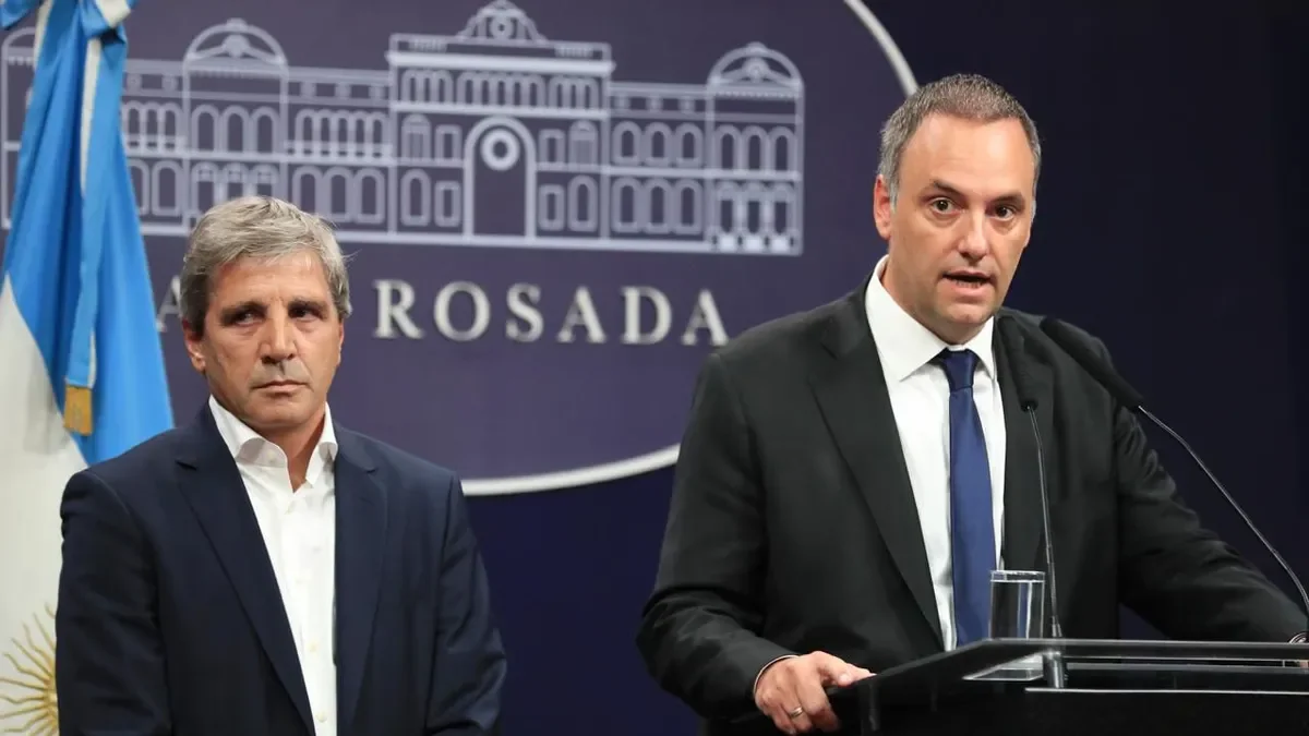 El Gobierno implementa medidas drásticas: despidos en Banco Nación por solicitudes excesivas de documentación para depósitos en dólares