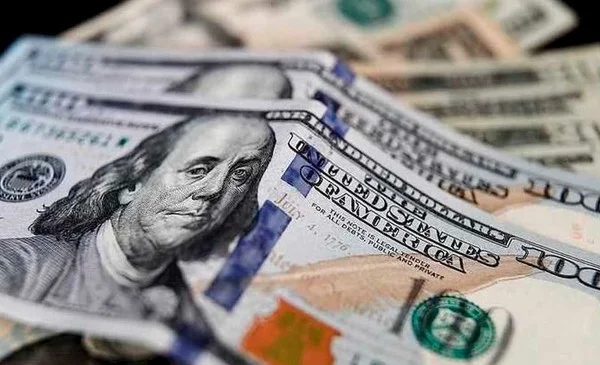 El nuevo esquema cambiario provoca un salto en el dólar oficial, afectando a los consumidores