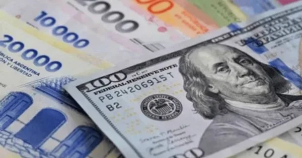 El oficial y el blue marcan récords: la brecha cambiaria se amplía hoy