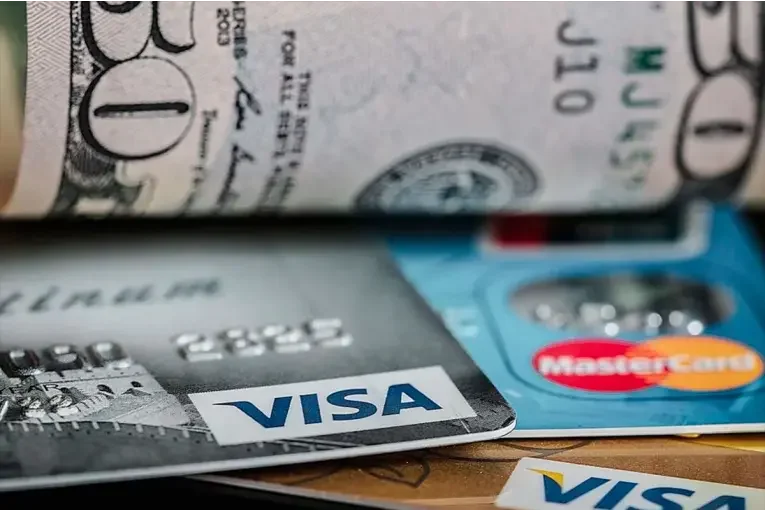 El recargo del 30% en servicios turísticos en pesos afecta a los viajeros argentinos