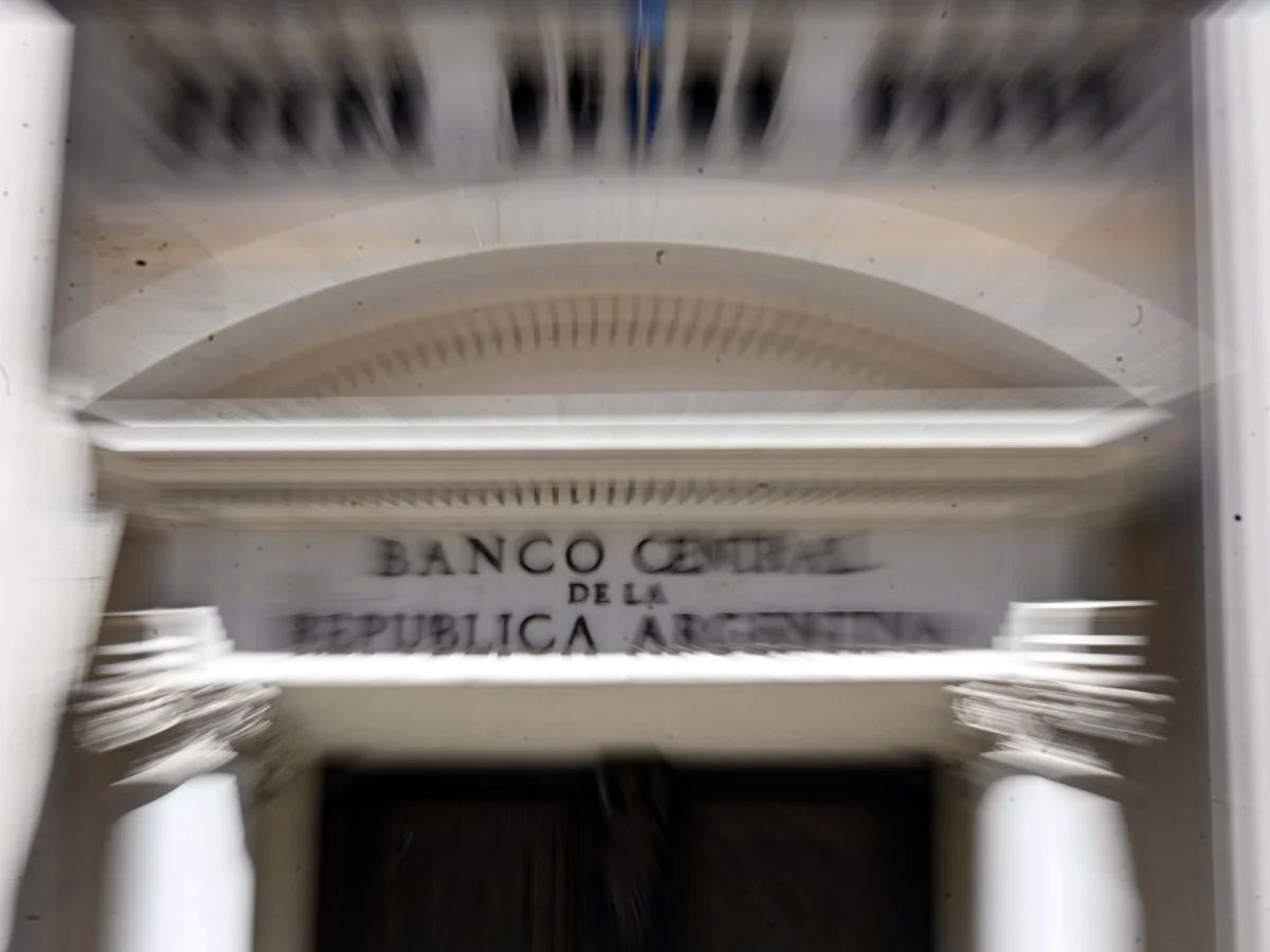 Impacto en las reservas: el Gobierno evalúa flexibilizar el cepo cambiario desde enero