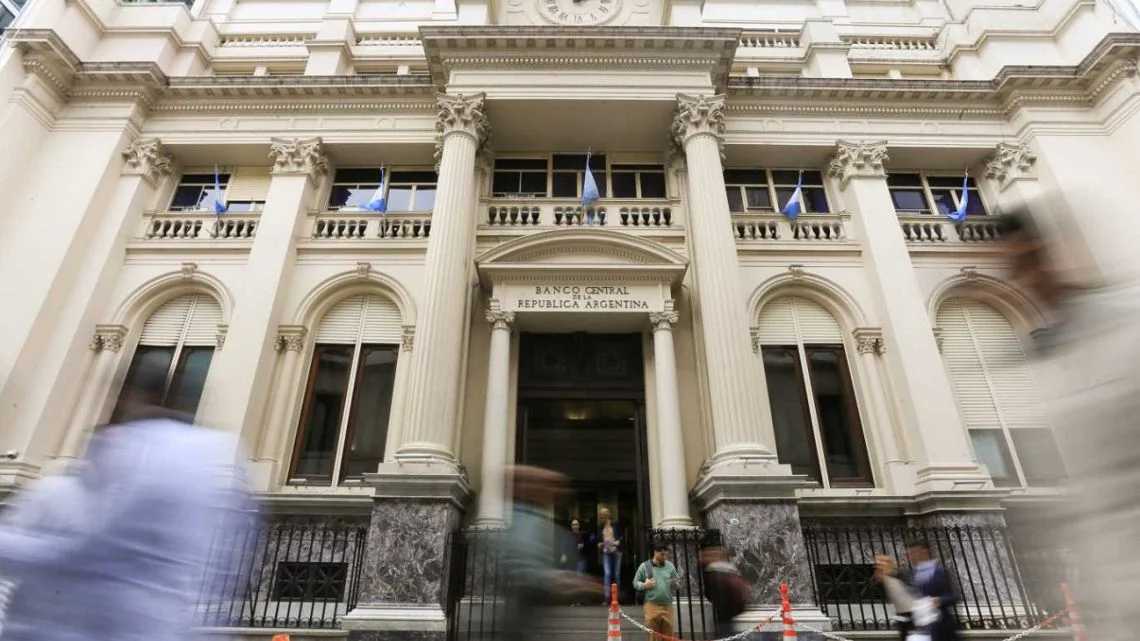 Impacto inmediato: las proyecciones de inflación y dólar generan incertidumbre en ahorristas