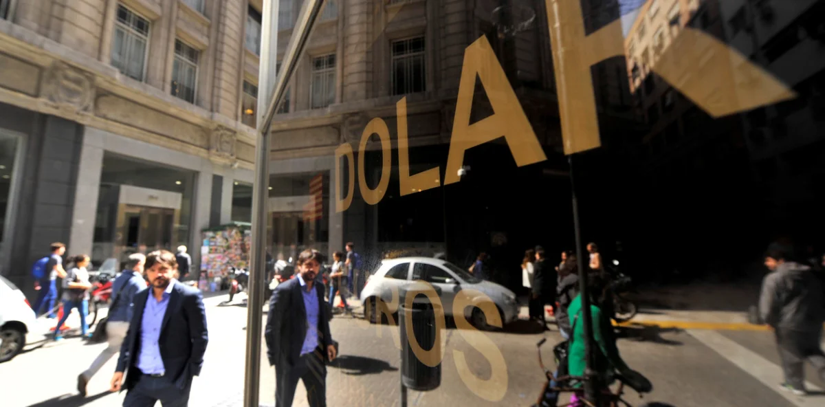 Inversores preocupados: el dólar MEP hoy supera los $1.000 y afecta el mercado financiero.