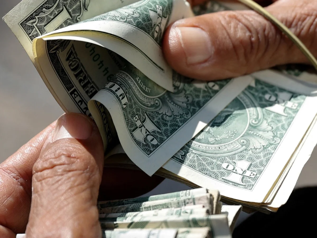 La brecha entre el dólar oficial y el blue se amplía este lunes 5 de enero