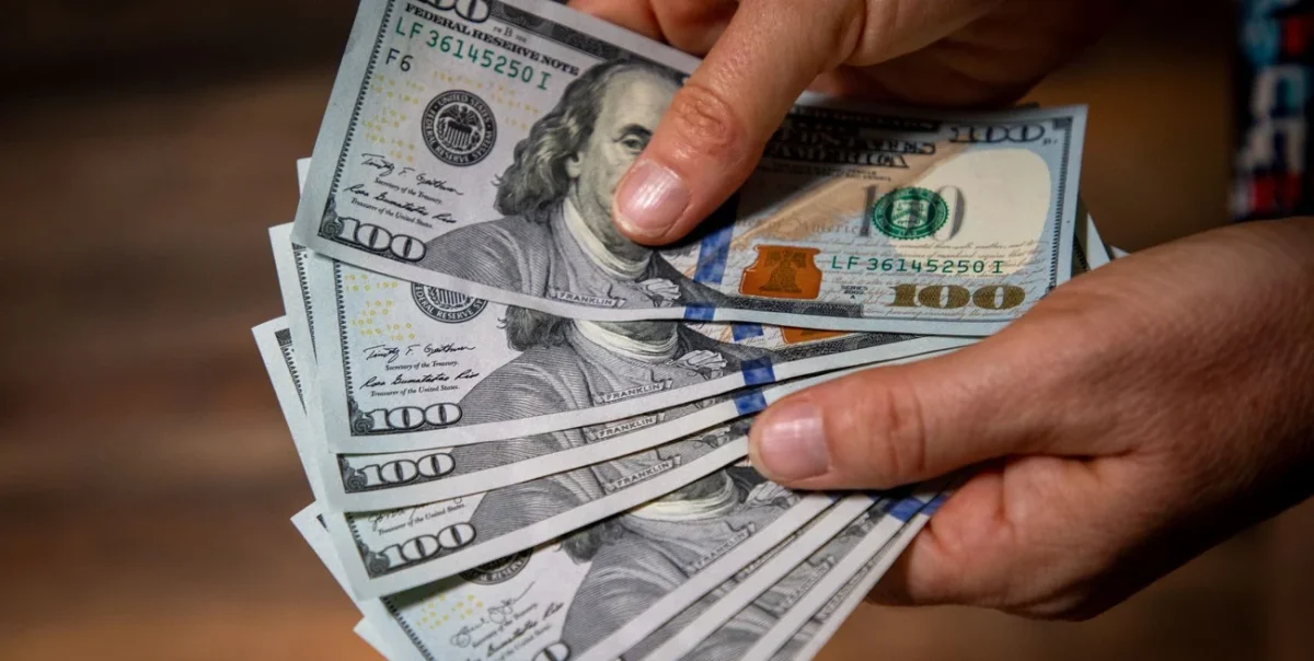 La cotización del dólar en bancos argentinos afecta a ahorristas y comerciantes hoy