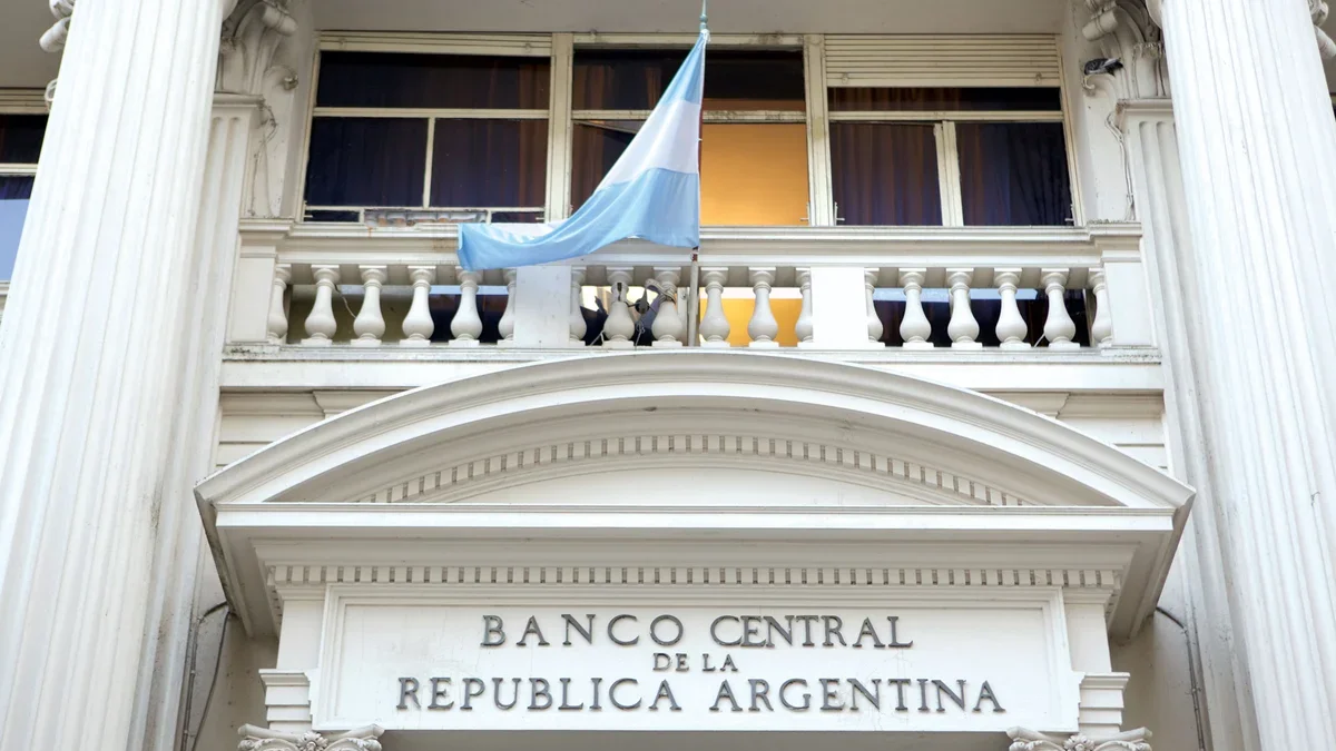 La intervención del Tesoro en el mercado de cambios genera incertidumbre entre los ahorristas