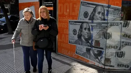 Las nuevas reglas de dólares generan incertidumbre en el mercado cambiario argentino